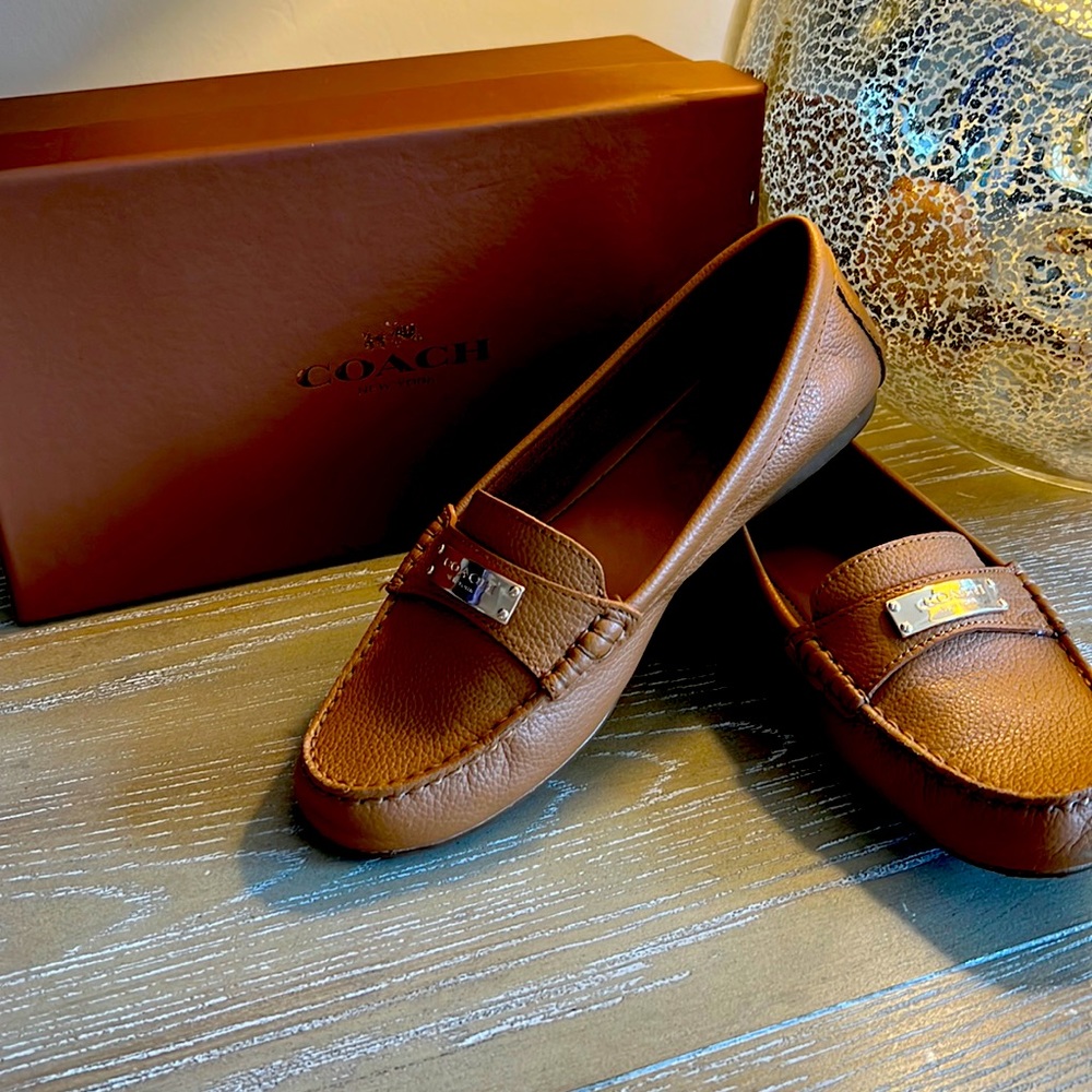 Beautiful pebble grain leather loafers beautiful condition